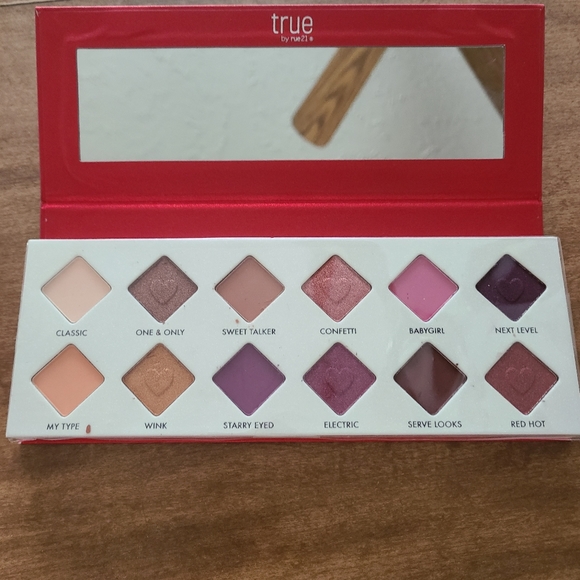 NWT True by Rue 21 Sweet as Sugar eye shadow pallet. - Picture 3 of 3